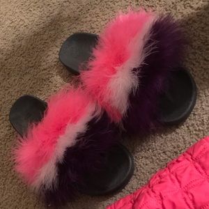 Fur slippers